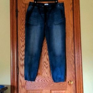 Sofia Vergara soft blue denim jeans, size large.